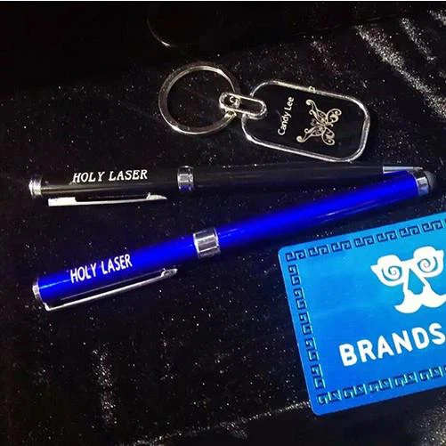 Fiber Laser Marking Machine To Print On The Bracelets, Serial Numbering, Bar Code, Qr Code And Logos.